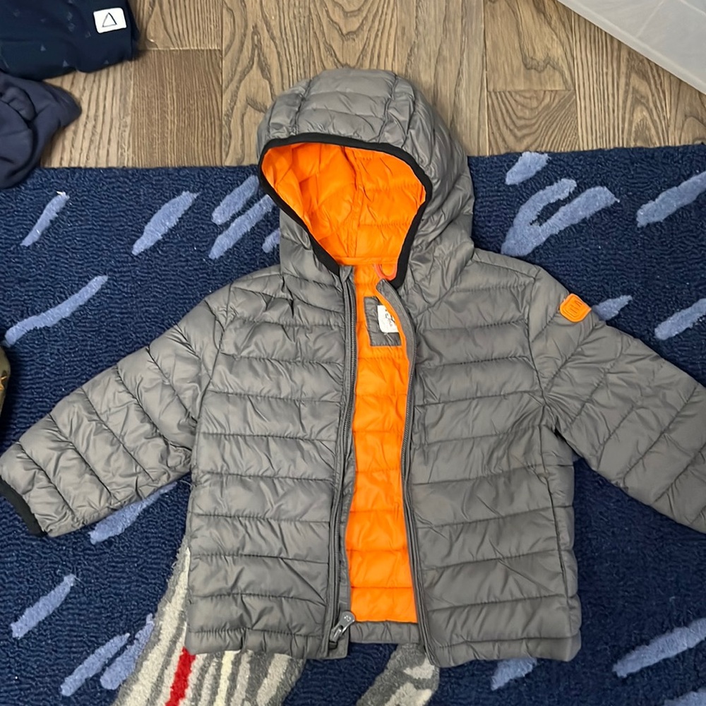 Great condition thin puffer babyGap coat in size 12 to 18 months